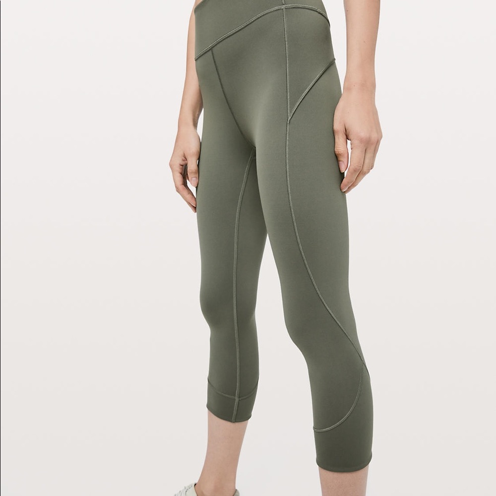 Lululemon In Movement Crop leggings size 8.